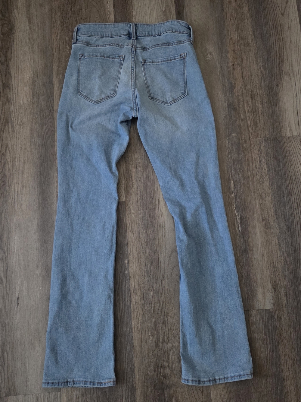 Old Navy Mid Rise Wow Boot Cut Light Wash Jeans Size 4 - Picture 2 of 5